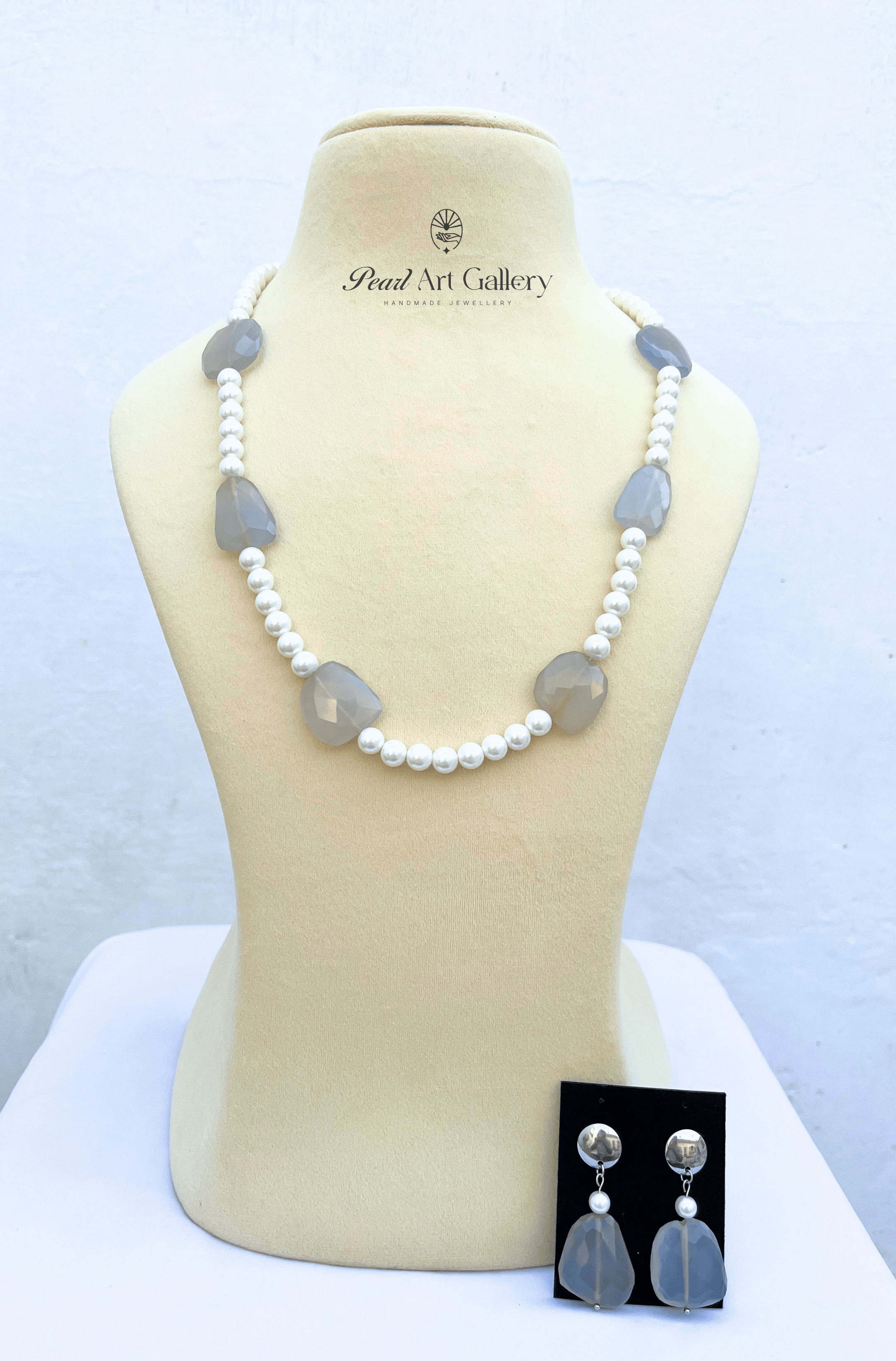 Pearl and blue onyx princess necklace set – close-up detail