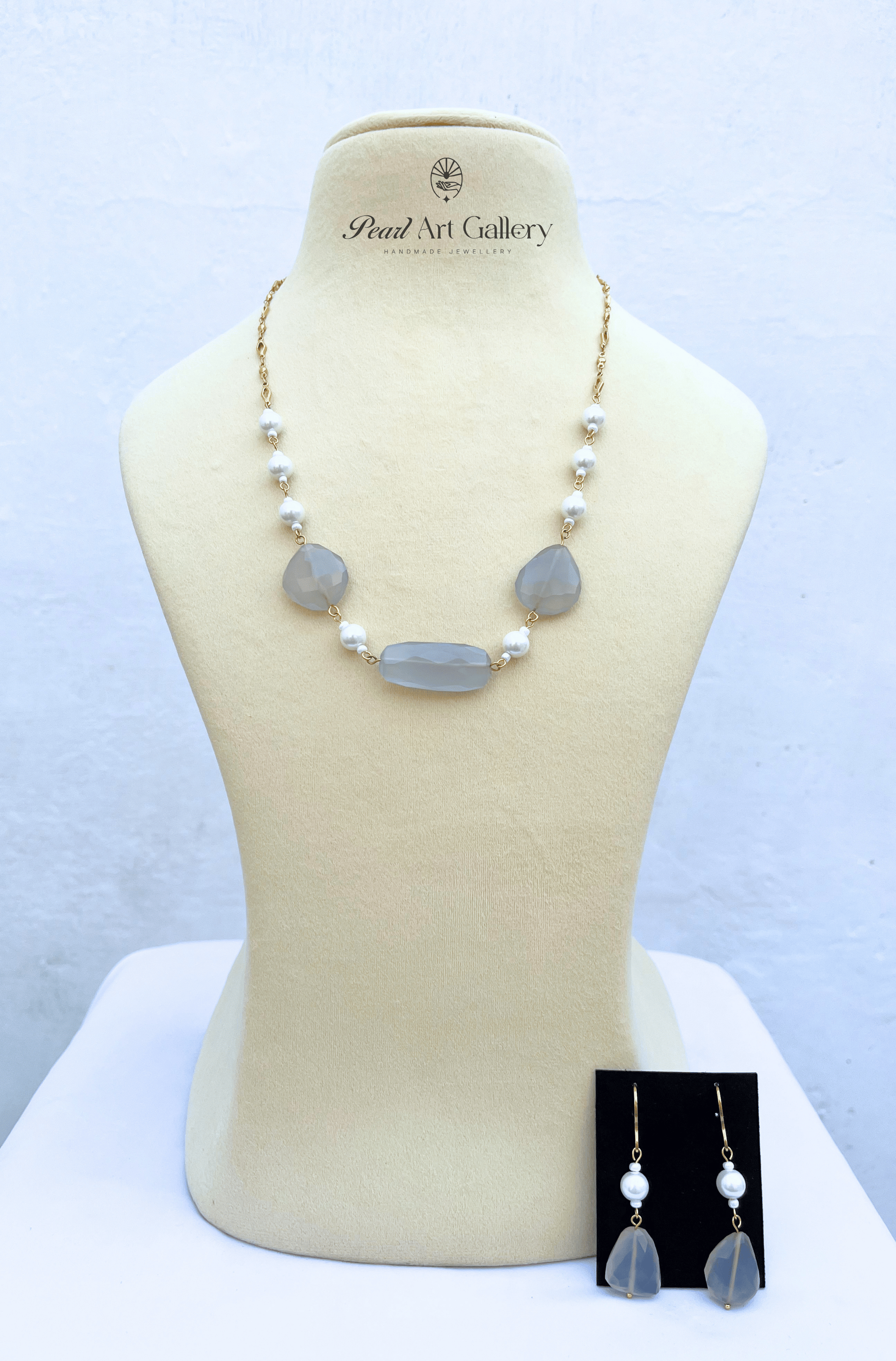 Pearl and jade matinee necklace set – close-up detail